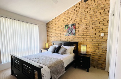 Bolton Point House | Waterfront Reserve - entire home