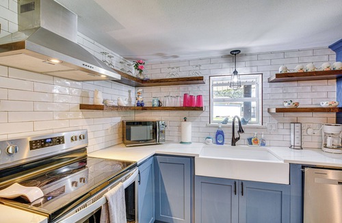Gun Barrel City House | Waterfront Retreat w/Hot Tub in Gun Barrel City!