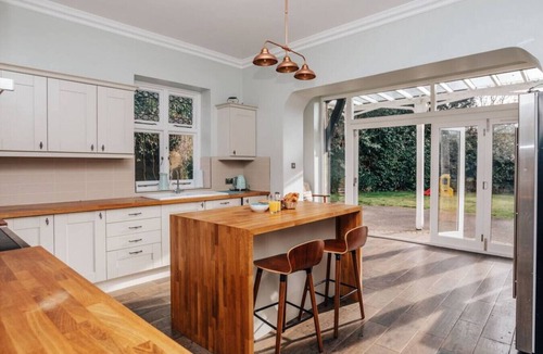 Henley-on-Thames House | Waterfront Retreat in Hambleden