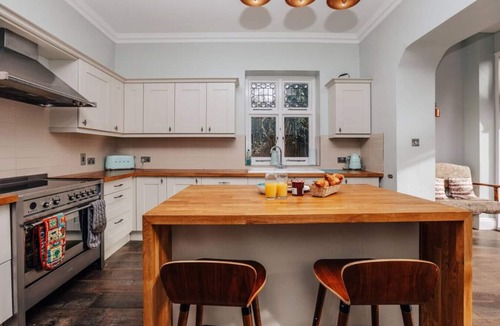 Henley-on-Thames House | Waterfront Retreat in Hambleden