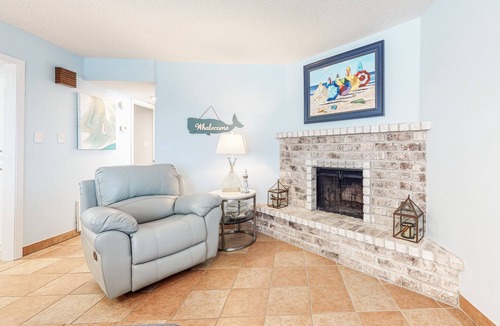 Corpus Christi Condo | Waterfront retreat with WiFi, washer/dryer, & dock - close to the beach