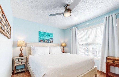 Corpus Christi Condo | Waterfront retreat with WiFi, washer/dryer, & dock - close to the beach