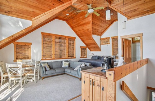 Mount Vernon House | Waterfront Retreat with Private Beach & Dock