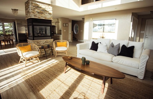 Orillia House | Waterfront Retreat: A Private Oasis with Firepit & BBQ