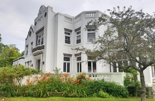 New Rochelle Villa | Waterfront Retreat Center