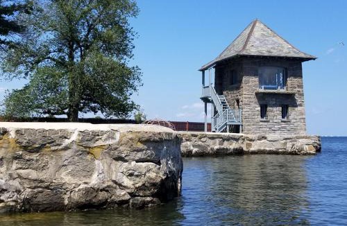 New Rochelle Villa | Waterfront Retreat Center