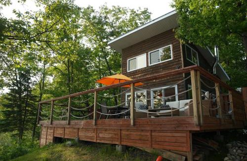 Mansfield-et-Pontefract Ski Chalet | Waterfront Retreat Near Coulonge Falls with Sauna