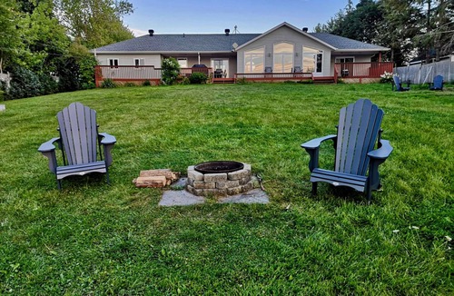 Adolphustown House | Waterfront Retreat: Luxe & Modern Spa Inspired