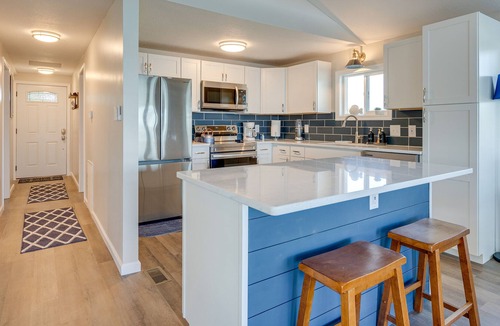 Howard House | Waterfront Retreat on Apple Valley Lake!