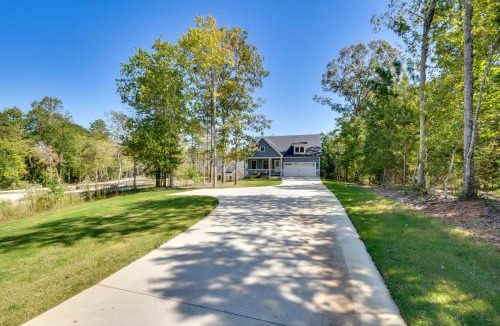 Lavonia House | Waterfront Retreat on Lake Hartwell w/Dock