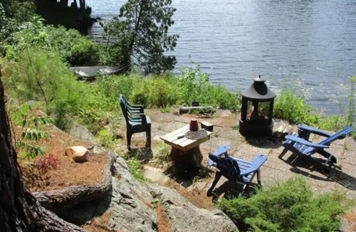 Lanark Highlands House | Waterfront retreat on Robertson Lake