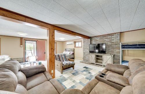 Fort Towson Apartment | Waterfront Retreat on Raymond Gary State Lake