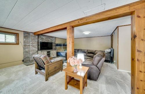 Fort Towson Apartment | Waterfront Retreat on Raymond Gary State Lake