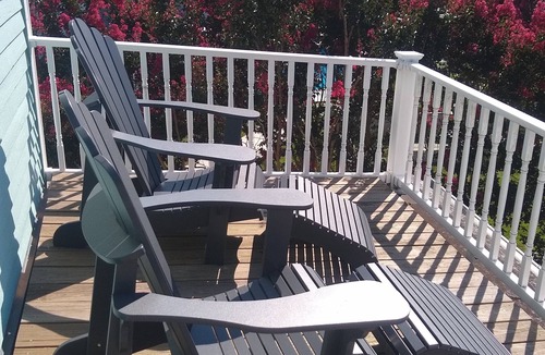 Reedville House | Waterfront Retreat - Private Dock + Firepit + Decks, in historic Reedville