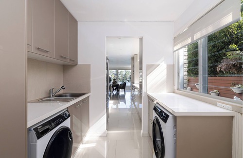 Oatley House | Waterfront Retreat w/2 Jetty – Spacious & Close to Everything