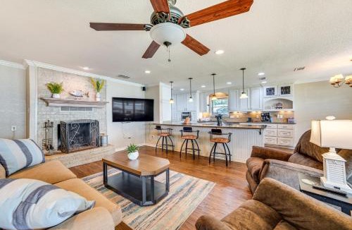 Kemp House | Waterfront Retreat w/Dock on Cedar Creek Lake!