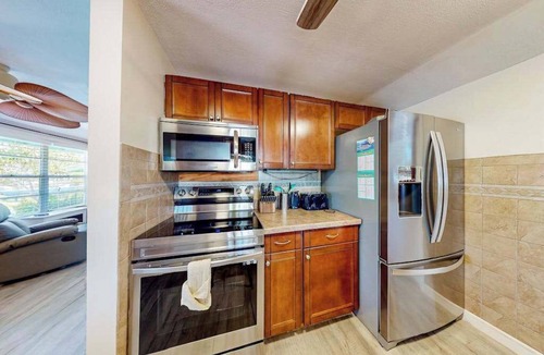 Goodland House | Waterfront retreat with bay views, dog-friendly, & snowbird-ready