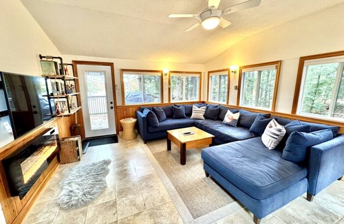 Georgian Bay Cottage | Waterfront Retreat with Sunset Views & Sandy Beach