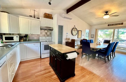 Georgian Bay Cottage | Waterfront Retreat with Sunset Views & Sandy Beach