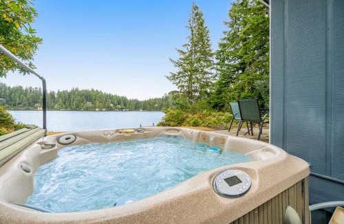 Dunes City House | Waterfront retreat with lake views & private hot tub