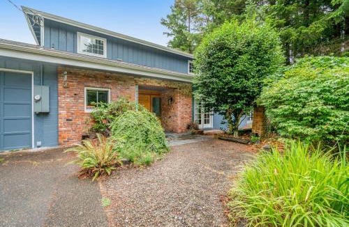 Dunes City House | Waterfront retreat with lake views & private hot tub