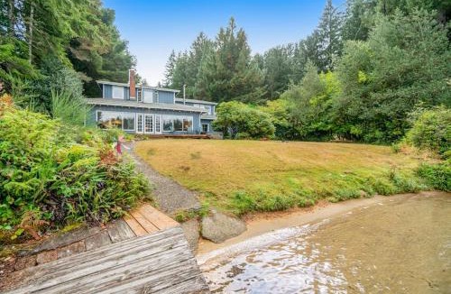 Dunes City House | Waterfront retreat with lake views & private hot tub