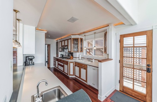 Bayside Acres House | Waterfront Retro Retreat - Amazing SF Getaway