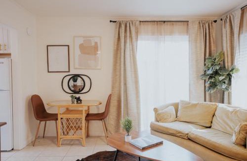 Gold Hill Hotel | Waterfront River Apartments