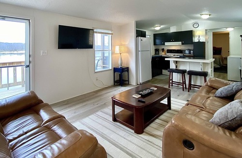 Harpers Ferry Cabin | Waterfront River Home