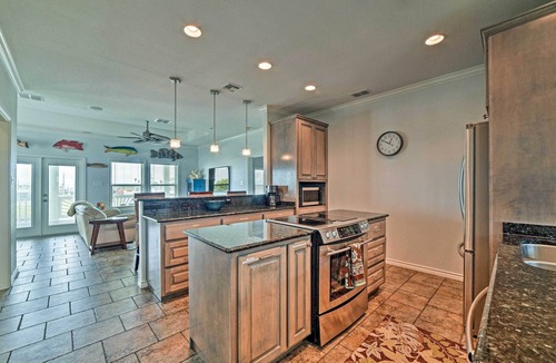 Rockport House | Waterfront Rockport Home w/Deck & Boat Ramp!