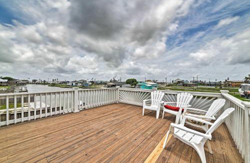 Rockport House | Waterfront Rockport Home w/Deck & Boat Ramp!