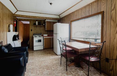 Carling Apartment | Waterfront Rockwood Resort with Private Beach and BBQ