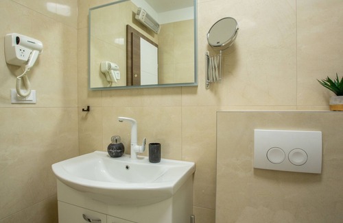 Stobrec Apartment | Waterfront room Toni