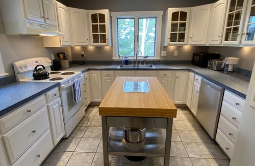 Round Pond House | Waterfront Round Pond Home, Private Dock