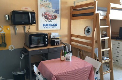 Donville-les-Bains Apartment | ~ Waterfront ~ sea view ~ direct beach/spa access at 20m ~ @