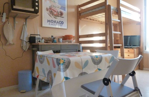 Donville-les-Bains Apartment | ~ Waterfront ~ sea view ~ direct beach/spa access at 20m ~ @