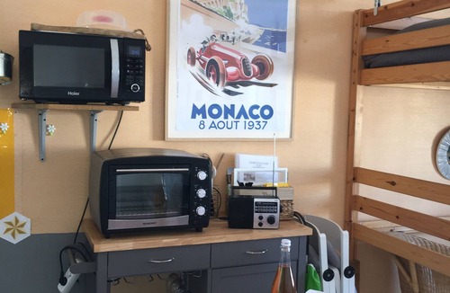 Donville-les-Bains Apartment | ~ Waterfront ~ sea view ~ direct beach/spa access at 20m ~ @