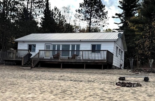 Westmeath Cottage | Waterfront, Sand Beach Cottage on the Bay- Westmeath, ON