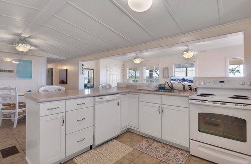 Salem House | Waterfront Scallop & Fish Spot! Private Dock + Ice Machine—Pet Friendly Home