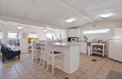Salem House | Waterfront Scallop & Fish Spot! Private Dock + Ice Machine—Pet Friendly Home