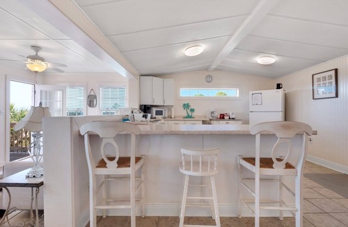Salem House | Waterfront Scallop & Fish Spot! Private Dock + Ice Machine—Pet Friendly Home
