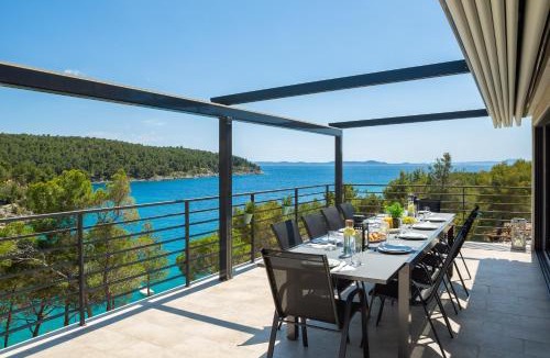 Milna (Brac) Villa | WATERFRONT SEA DREAM VILLA