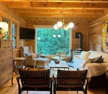 Milanville House | Waterfront Secluded Log Cabin