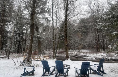 Milanville House | Waterfront Secluded Log Cabin