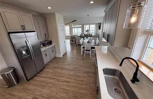 Colington House | Waterfront Seclusion Stunning Sunsets and Golf!