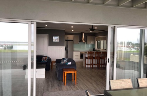 Port Albert House | Waterfront self contained accommodation