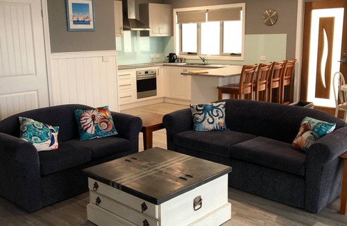 Port Albert House | Waterfront self contained accommodation