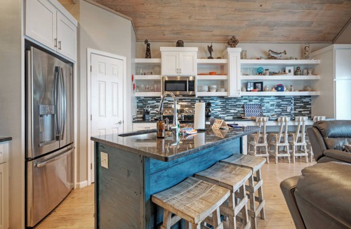 Flour Bluff House | Waterfront, Shared Boat Dock & Pool w/Views | Ariel’s Grotto by AvantStay