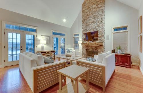 Sherrills Ford House | Waterfront Sherrills Ford Home w/Pool & Boat Dock