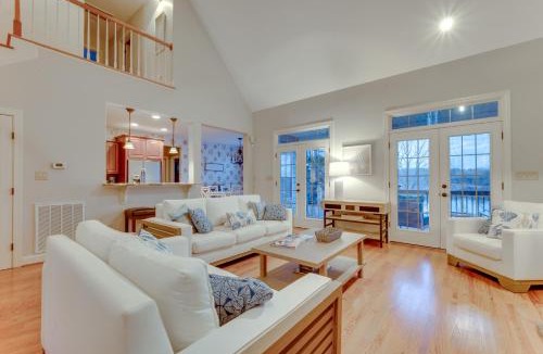 Sherrills Ford House | Waterfront Sherrills Ford Home w/Pool & Boat Dock